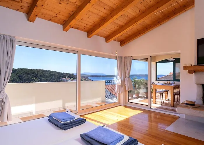 The Swallow\'S Nest - Zf Hvar