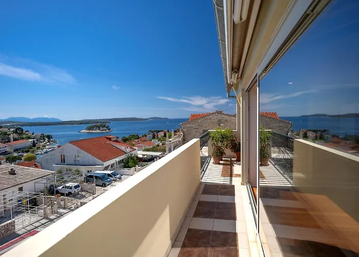 The Swallow\'S Nest - Zf Hvar