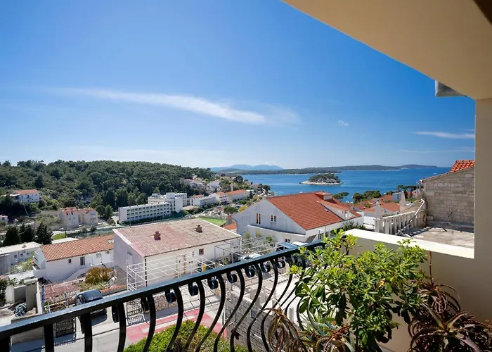 The Swallow\'S Nest - Zf Hvar